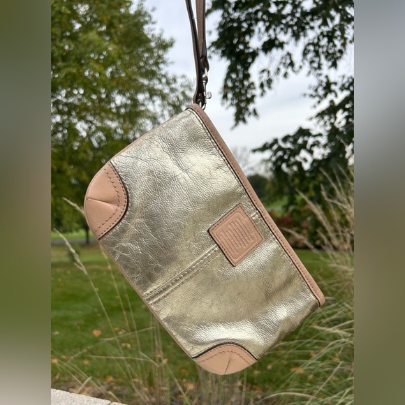 Coach Platinum Mini Purse Large Wristlet Crinkle Patent Leather - Picture 4 of 17